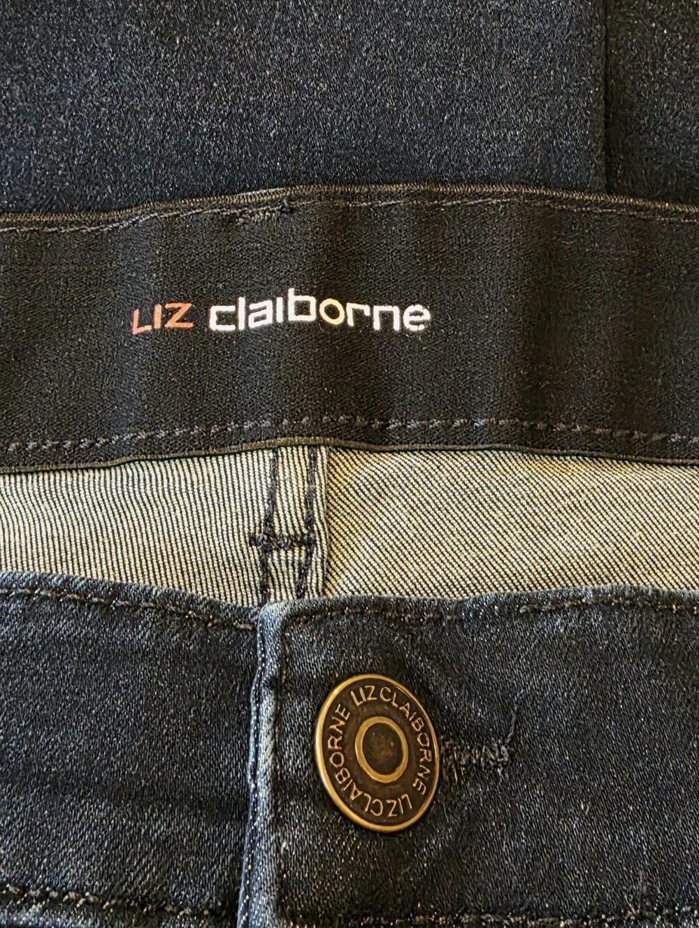 Liz Claiborne Sara Dark Wash Mid-Rise Denim Cropped Capri Jeans Size 24W - Picture 6 of 8